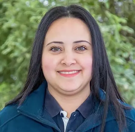 Jakleen, Educator